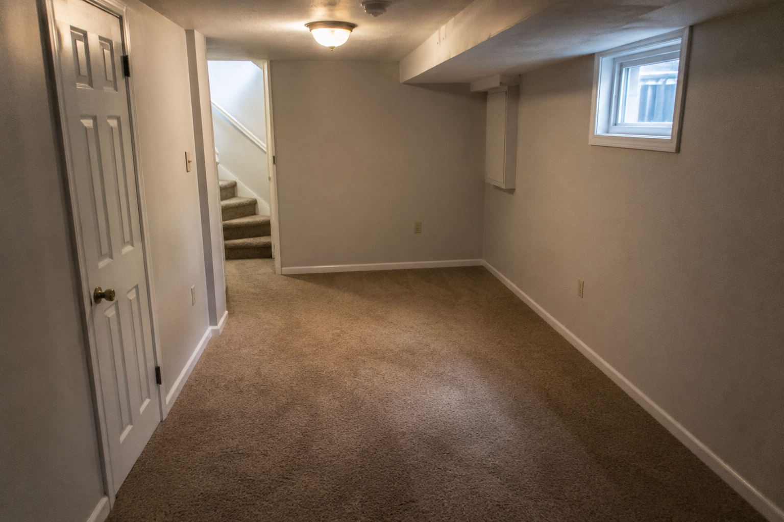 Additional downstairs room in a rowhouse investment property